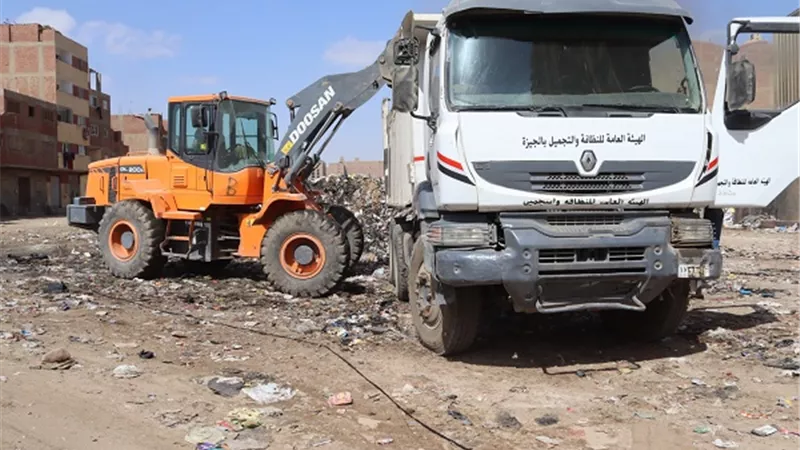 محافظة الجيزة ترفع ٣ آلاف طن قمامة من الإخلاص بالطالبية