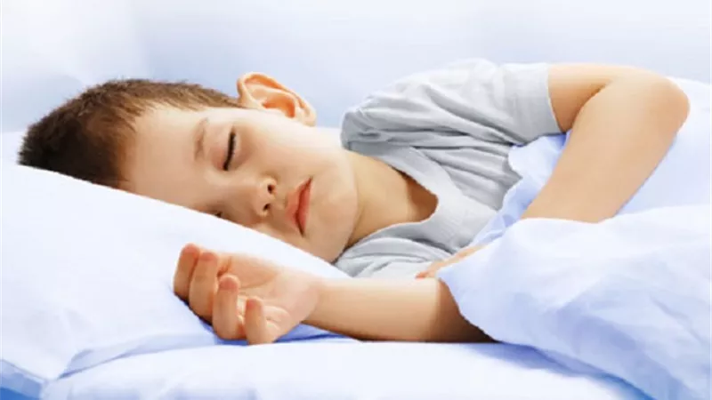 كيف تساعد طفلك على النوم بسلام؟