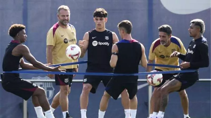 برشلونة يقترب من تمديد عقد لاعبه الشاب