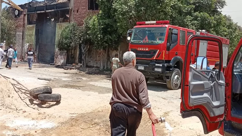 نشوب حريق هائل بمصنع اسفنج بالشرقية