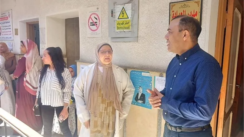 وكيل صحة البحيرة يتفقد العمل بعيادة الجلديه بدمنهور