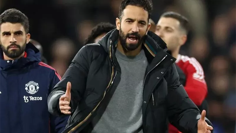 بعد إتمام صفقة كونيا.. اليونايتد يرغب فى ضم مهاجم باريس