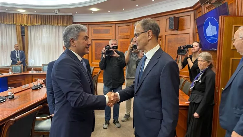 وزير السياحة يبحث مع رئيس وزراء صربيا سبل التعاون المشترك