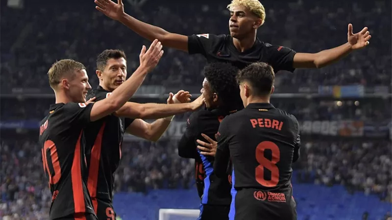 برشلونة يستحوذ على التشكيلة المثالية للدوري الإسباني 24 / 25