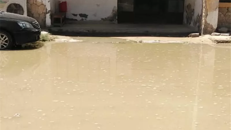السيطرة على كسر في خط المياة اغرق مستشفى سيوة المركزي