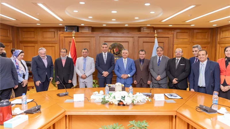 الشاذلي يدعورئيس الجامعةإلى دعم وتشجيع المشروعات الطلابيةالمتميزة