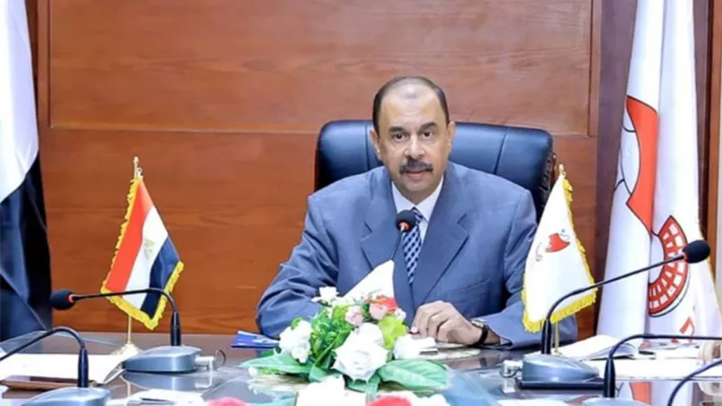 محافظ سوهاج يعقد اجتماعًا لبحث موقف مشروعات 