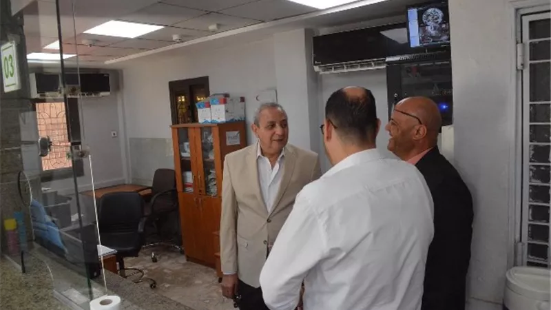 محافظ الغربية يتابع الخدمات بقرية محلة منوف فى جولة مفاجئة