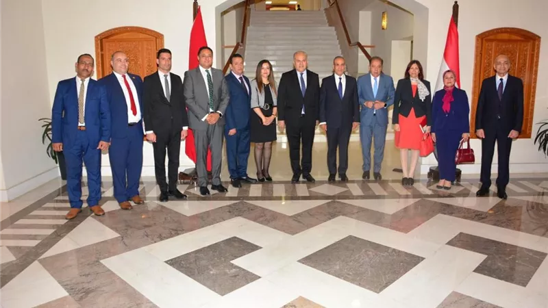وزير الخارجية يتفقد مقر السفارة المصرية في الرباط