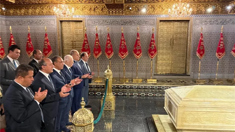 وزير الخارجية يزور ضريح ضريح ملكيّ المغرب الراحلين بالرباط