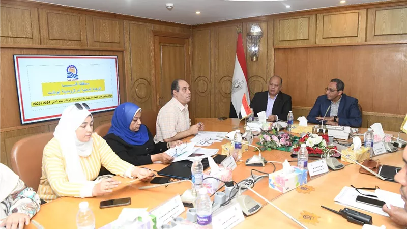 محافظ قنا يتابع الموقف التنفيذي لمشروعات الخطةالاستثمارية الحالية