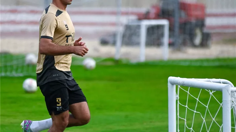 ناصر منسي وبنتايج يشاركان في جزء من تدريبات الزمالك