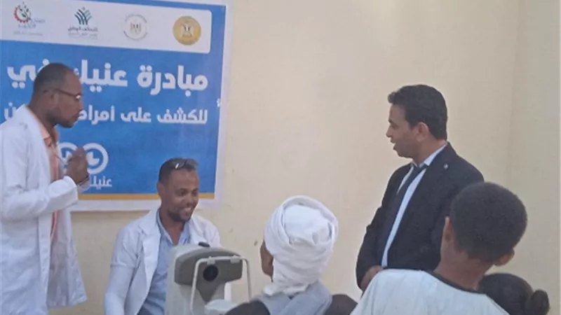 الكشف على 780 حالة وتوزيع 340 نظارة طبية بقرية بهجورة