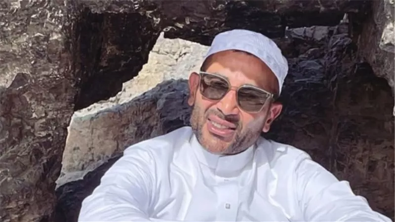 أحمد سعد داخل المسجد النبوى الشريف بعد إزالة 