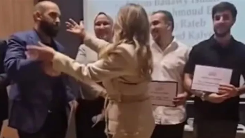 ليلى علوي تحتفل بتخرج ابنها خالد: أسعد أيام حياتى