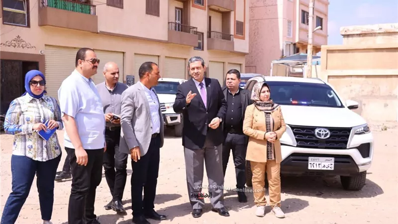 محافظ دمياط يتابع إخلاء عمارات الإيواء بعزبة البرج لخطورتها