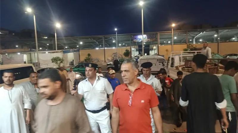 حملةمكبرة لرفع الإشغالات وضبط الأسعار بمجمع خدمات الدهار بالغردقة