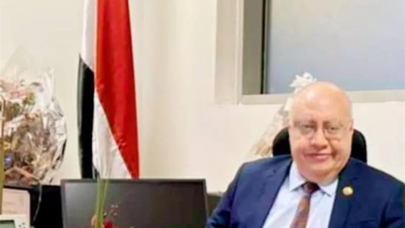 للمرة الثانية.. مد خدمة رئيس جمارك مطار القاهرة بقرار جمهوري