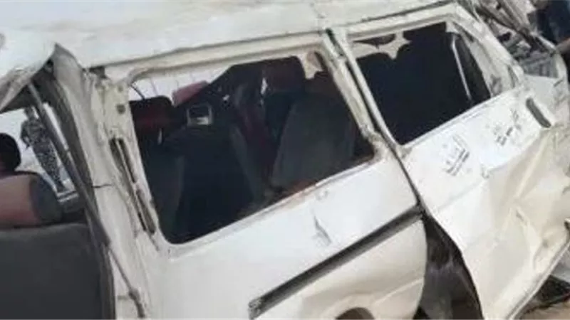 إصابة 12 في انقلاب ميكروباص بالشرقية