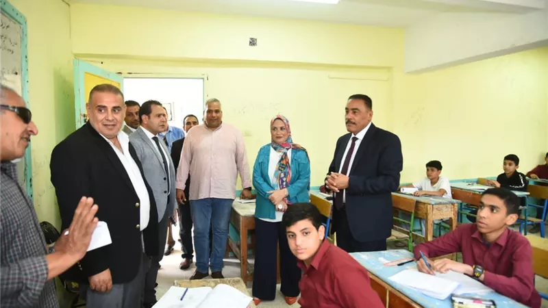 محافظ مطروح يتفقد إنطلاق ماراثون امتحانات الشهادة الإعدادية