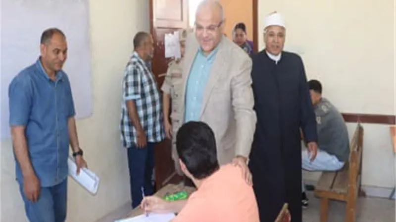 محافظ القليوبية يتفقد امتحانات الثانوية الازهرية فى يومها الأول