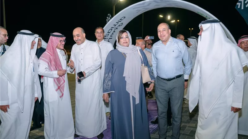تقدير خاص للمصريين.. إمام المسجد الحرام يكرم قيادات بعثة السياحة