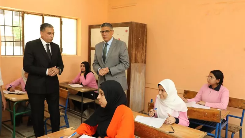 محافظ الجيزة يتفقد لجان الشهادة الإعدادية ببولاق الدكرور والهرم و