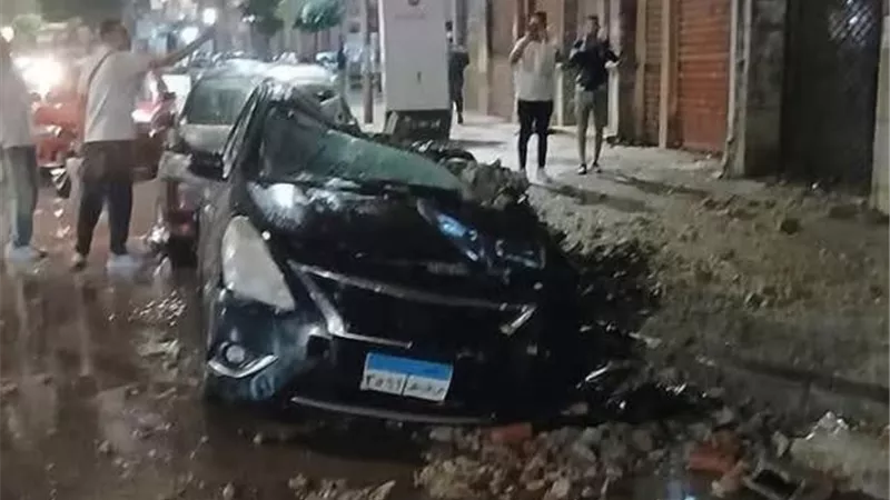 اعصار بدون سابق انذار هاجم الاسكندرية ليلاً.. بالصور