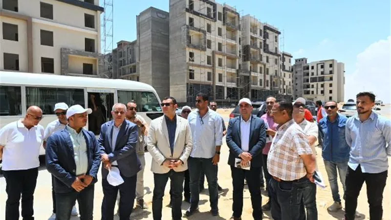 وزير الإسكان يتفقد إنشاء كوبري C3 و