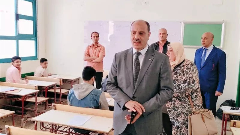 مدير تعليم الإسكندرية يتابع امتحانات الشهاده الاعداديه
