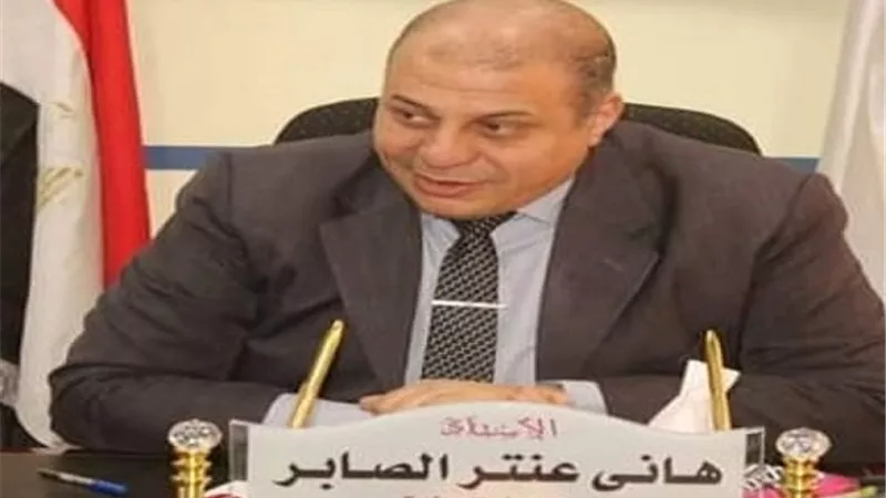 إحالة معلمة وطالب بقنا إلى الشؤون القانونية