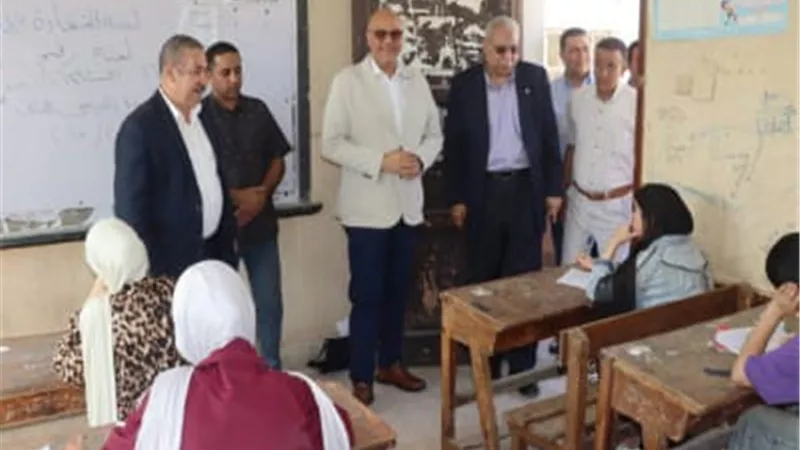 محافظ القليوبية يتفقد لجان الشهادة الإعدادية بمدينتي بنها وطوخ