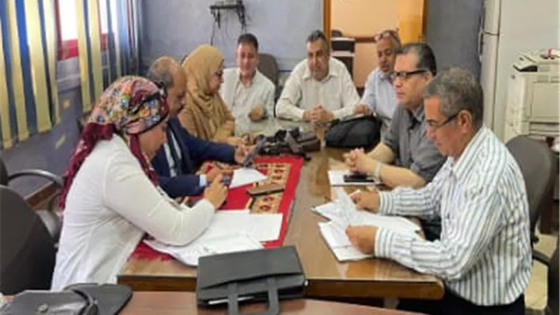 مدير تعليم القليوبية يتابع مع لجنة الوزارة امتحانات الشهادة الاعدادية