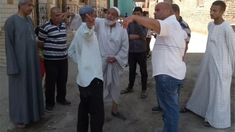 رئيس مدينة الزينية بالأقصر يتابع عمل مشروع الصرف الصحى