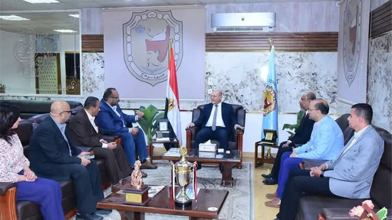 جامعة سوهاج تتعاون مع شركة المياه والصرف الصحي في مجال التوعية