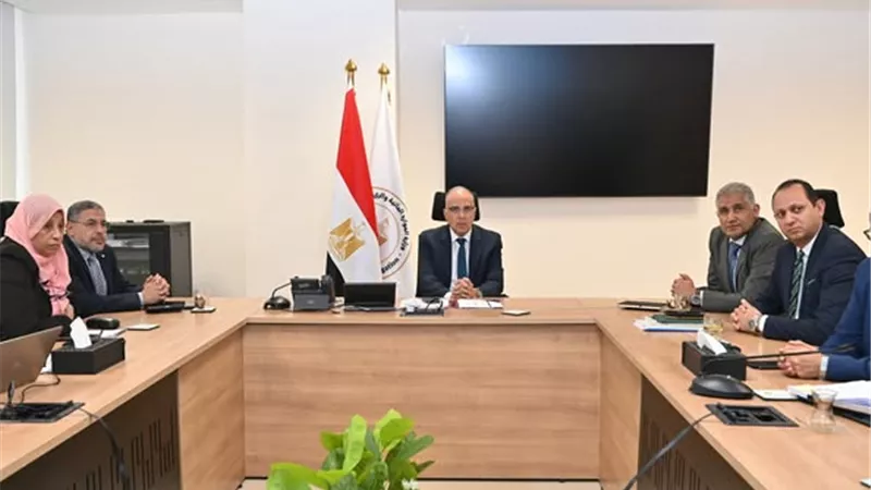 وزير الري يتابع حالة مجرى النيل وإزالة التعديات وإنتاج خرائط جديدة