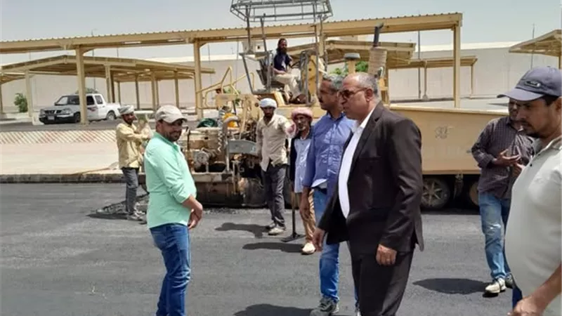 رئيس جهاز أخميم: تنفيذ الحارة الخارجية للطريق الرئيسي وطرق الإسكان