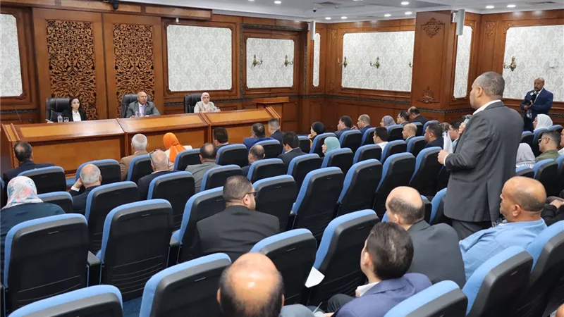 الوزير: لن نسمح بإقامة أي مشروعات صناعية على أراضٍ زراعية