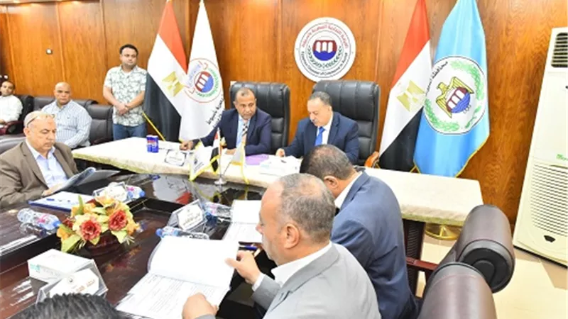 محافظ أسيوط يترأس اجتماع الغرفة التجارية ويشيد بمبادرتها