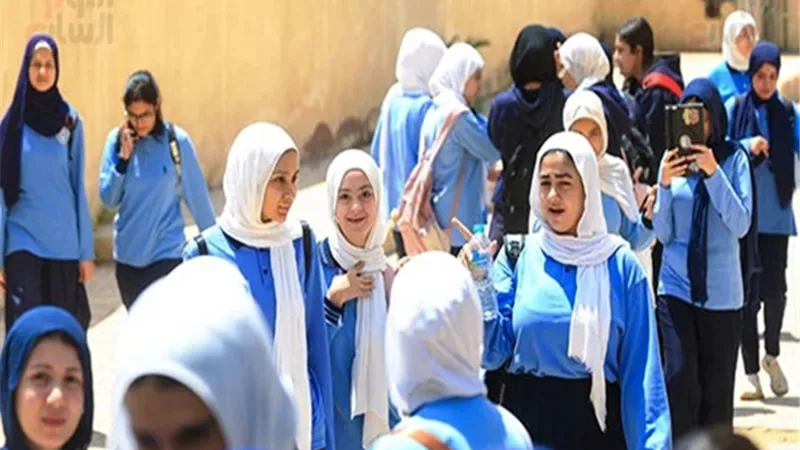 حرمان أربعة طلاب من الامتحانات واستبعاد المراقب بالإعدادية فى الجيزة