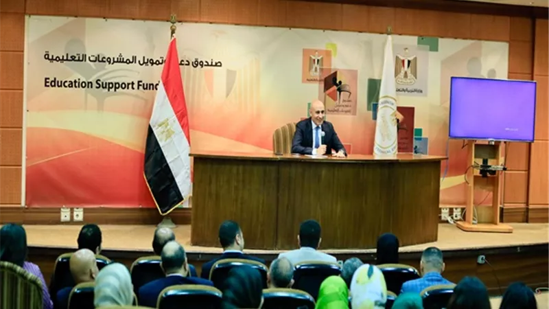 رئيس الامتحانات:منع العمال وتوفير نماذج استرشادية للثانوية العامة