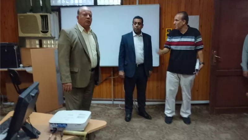 نائب المحافظ يتابع ملف التقنين بمركز قفط