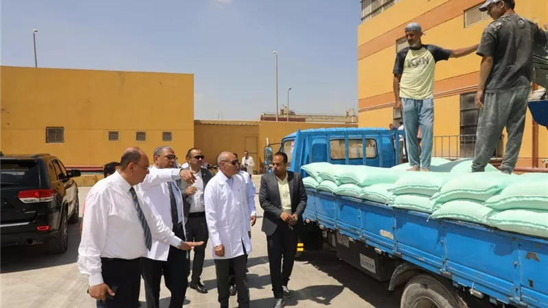 محافظ القاهرة يتفقد مطحن إنتاج الدقيق بالمنطقة الصناعية بـ ١٥ مايو