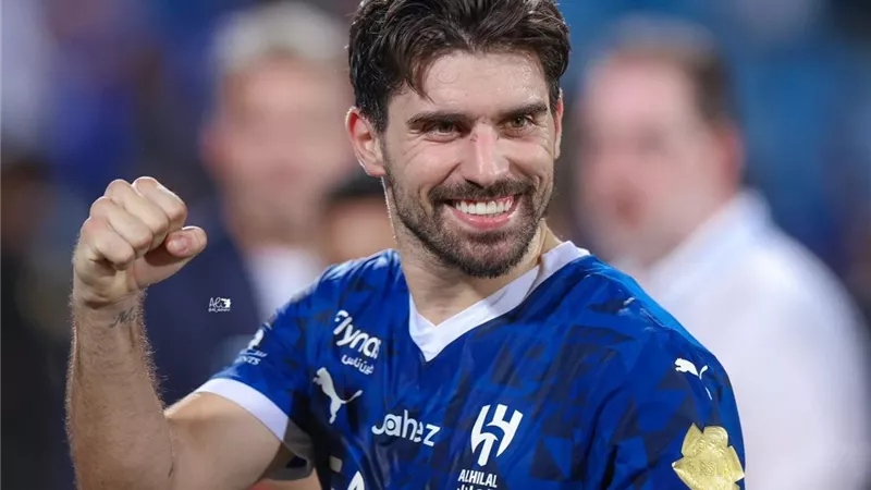أول رد من روبن نيفيز بشأن إمكانية انتقال رونالدو للهلال