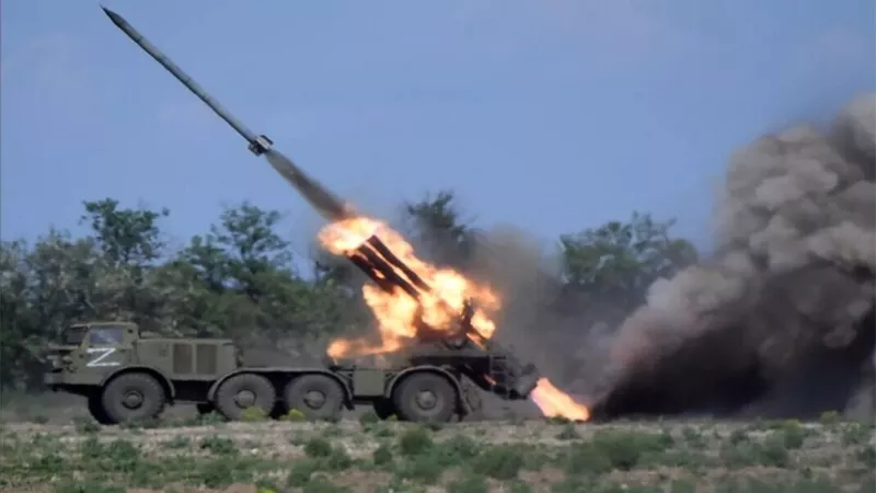 أوكرانيا تعلن حالة التأهب القصوى في كييف وتدعو المواطنين للالتزام بالملاجئ