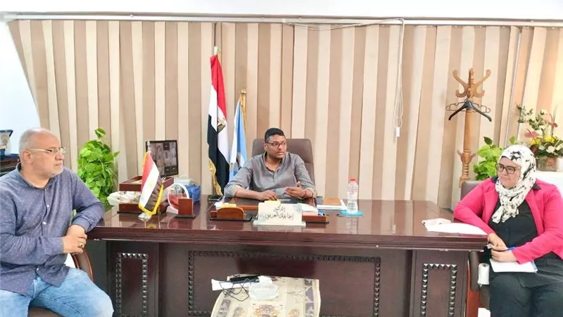 وكيل وزارة الصحة بالبحر الأحمر يناقش أعمال ادارة المتوطنة