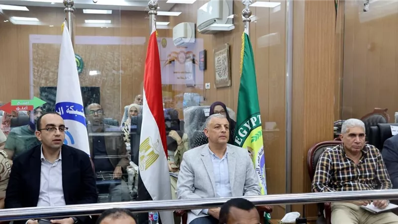 محافظ الإسماعيلية يتابع استعدادات عيد الأضحى من شبكة الطوارئ