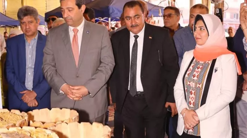 الشهابى يفتتح معرض السلع واللحوم بالسنانية ويشكر الغرفة التجارية