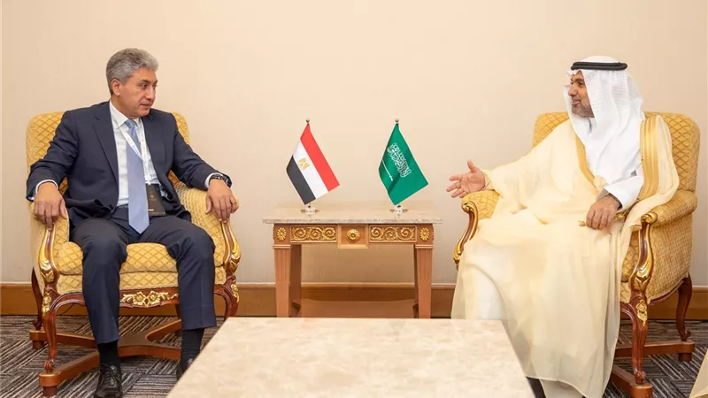 وزير السياحة يعقد لقاءات ثنائية هامة مع وزيري الحج والعمرة والصحة بالمملكة