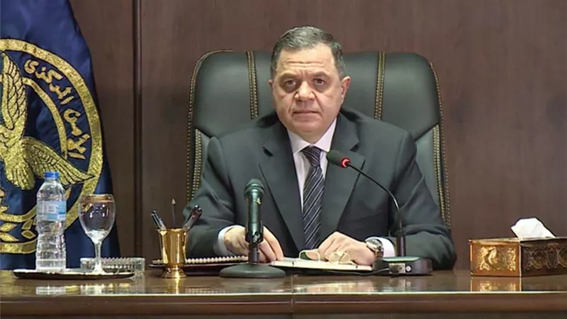 وزير الداخلية يهنئ كبار رجال الدولة بحلول عيد الاضحى المبارك